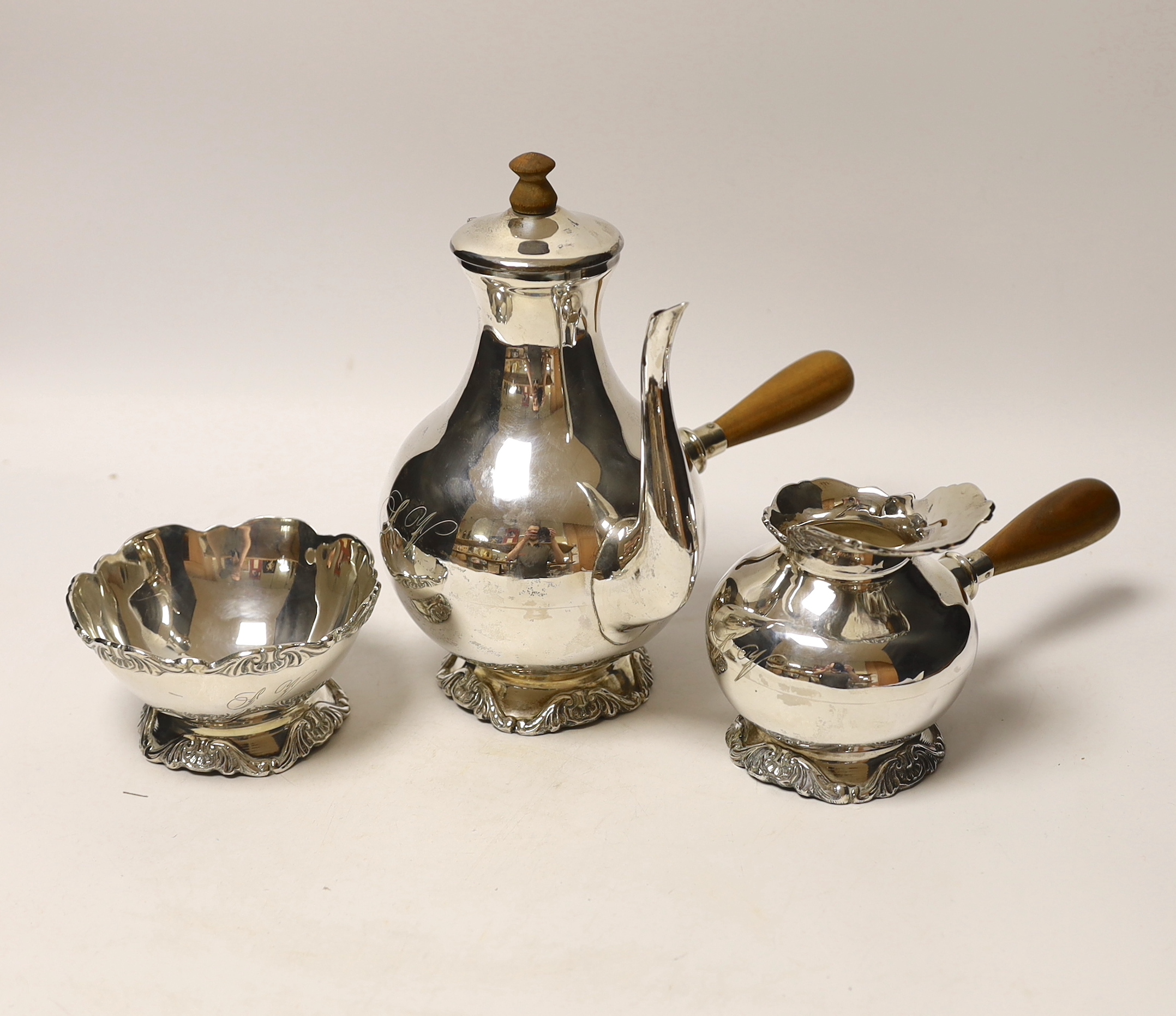A South American 900 standard white metal three piece coffee set, coffee pot height 21.3cm, gross weight 31.5oz.